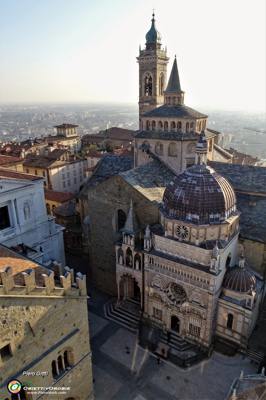 75 Dall'alto della  Torre Civica S.ta Maria Maggiore e Cappella Colleoni.JPG